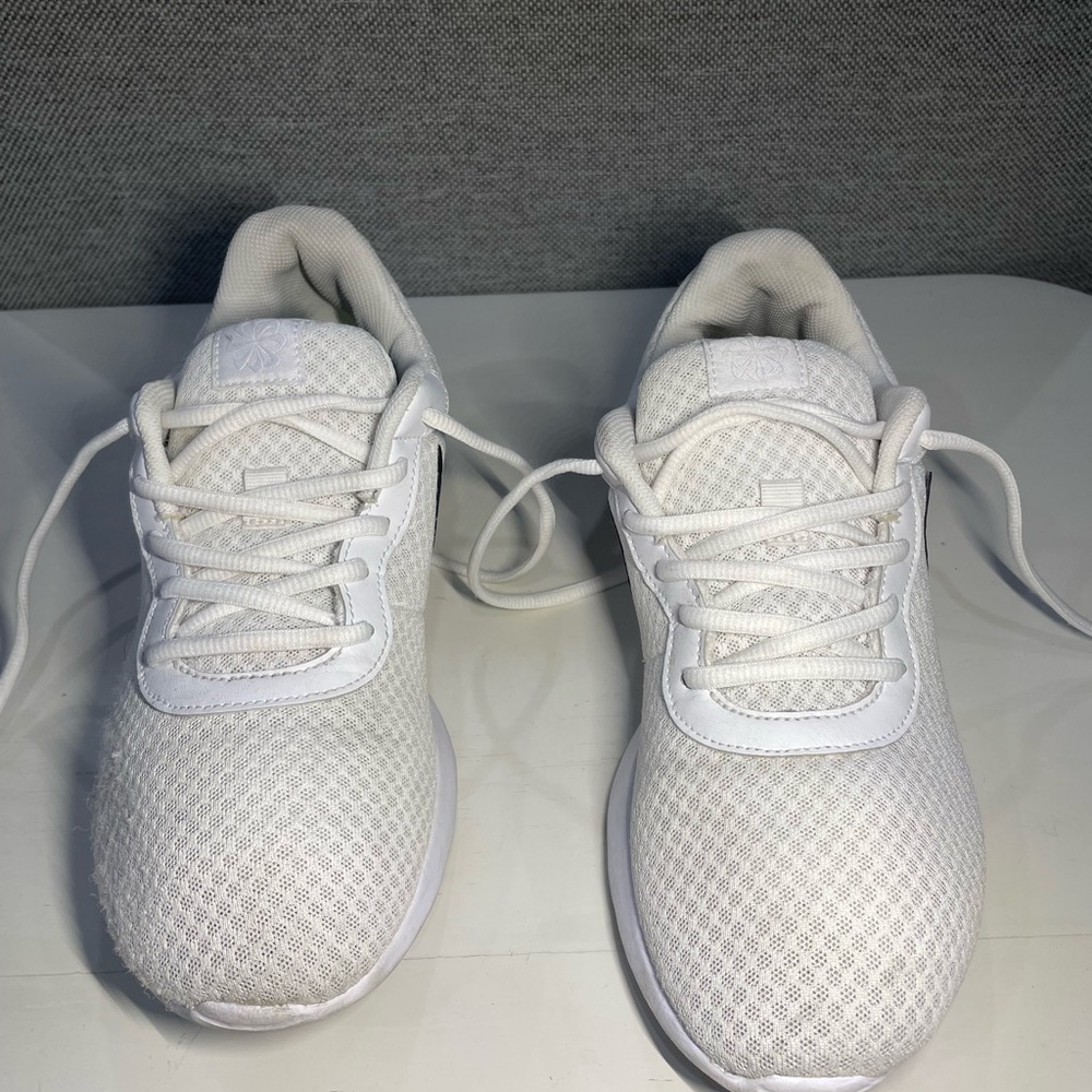 Nike White Men’s White Athletic Shoes. Size 10. R… - image 4